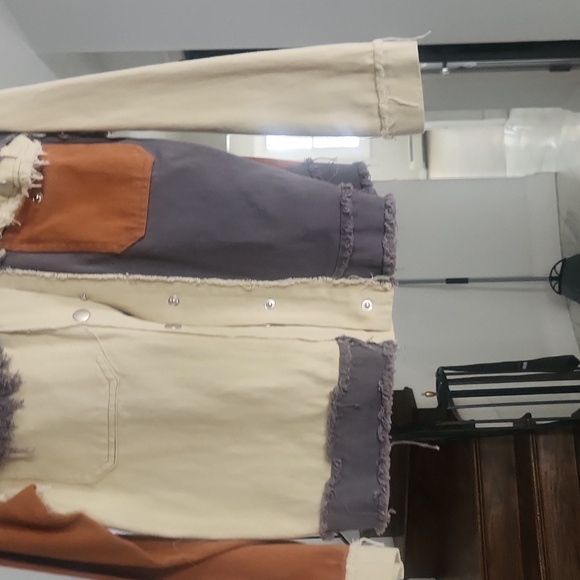 Chic Colorblock Frayed Jacket - Picture 3 of 3